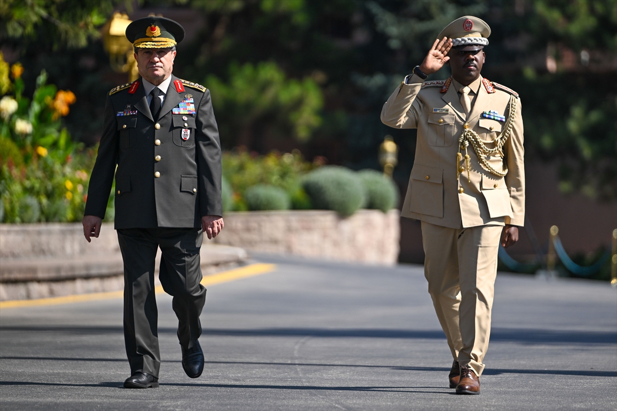 Genelkurmay Başkanı Orgeneral Bayraktaroğlu, Somali Genelkurmay Başkanı Tuğgeneral Mohamud ile görüştü