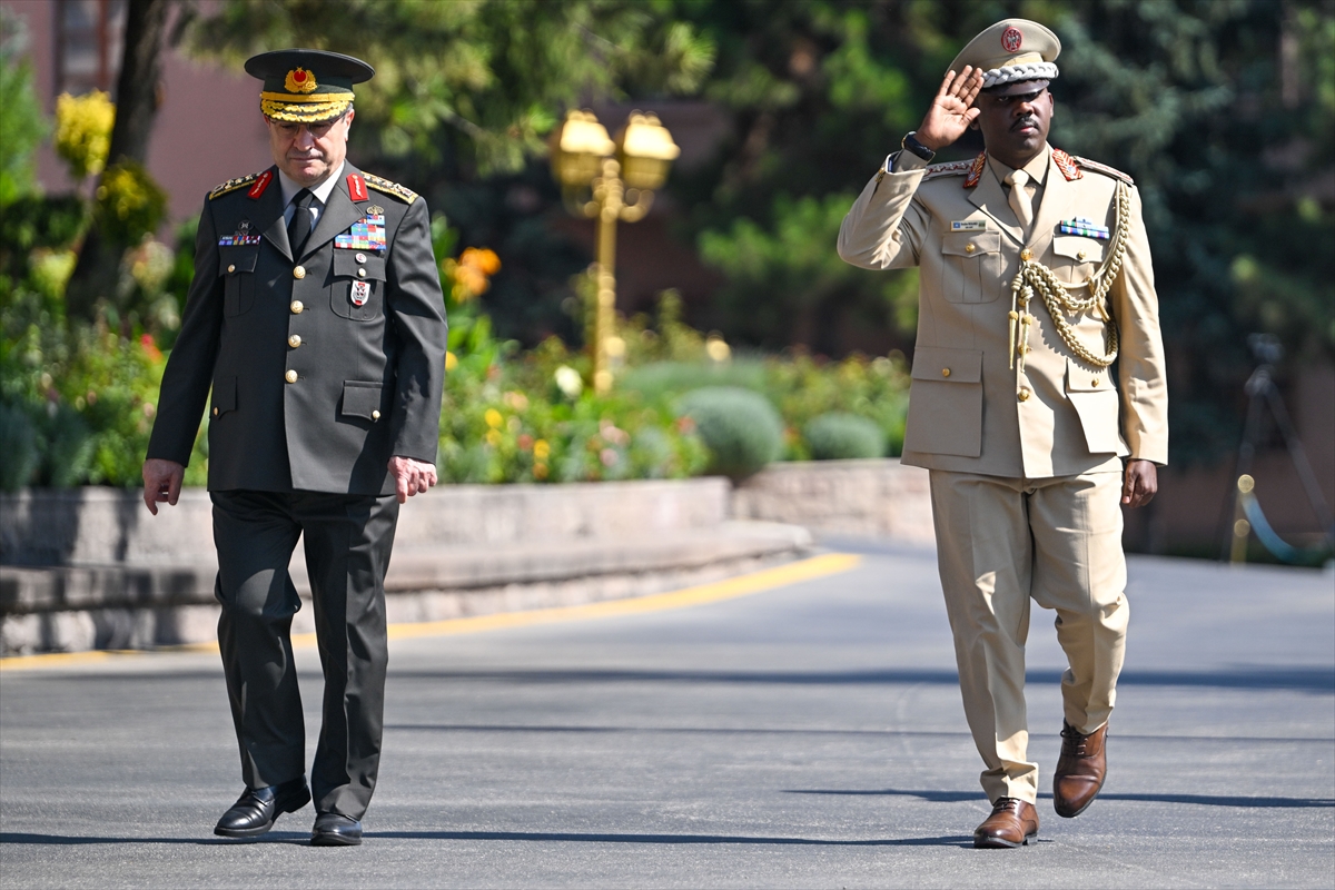 Genelkurmay Başkanı Orgeneral Bayraktaroğlu, Somali Genelkurmay Başkanı Tuğgeneral Mohamud ile görüştü