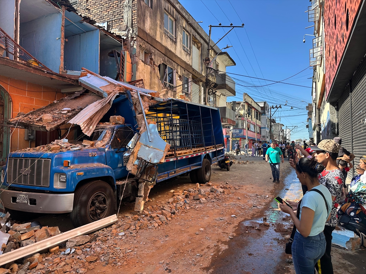 GÜNCELLEME 5 - Kolombiya'daki 7,4 büyüklüğündeki depremde 111 kişi hayatını kaybetti