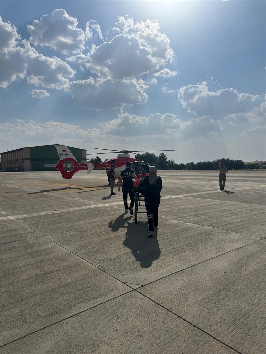 Siirt'te beyin kanaması geçiren hasta hava ambulansıyla kurtarıldı