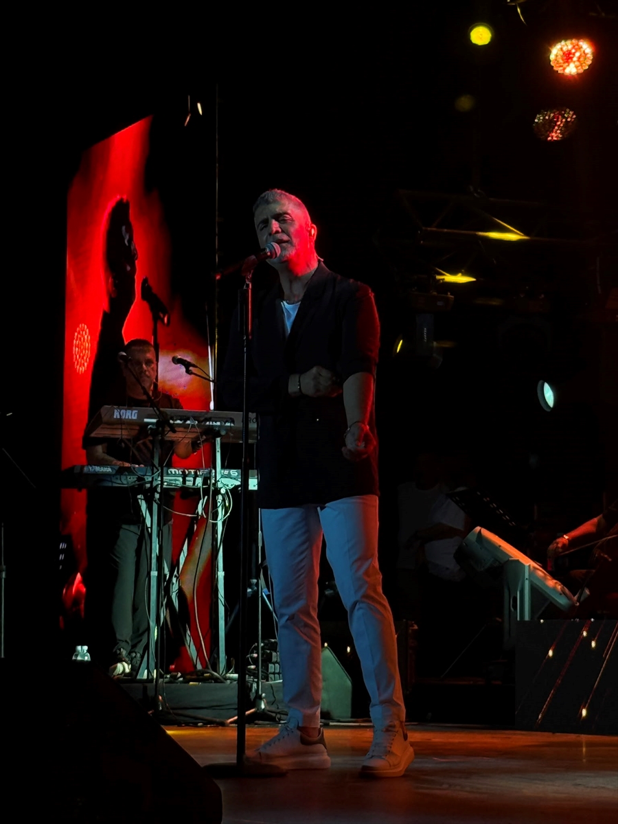 Özcan Deniz: Bursa Festivali'nde sahne aldı, coşku yaşattı