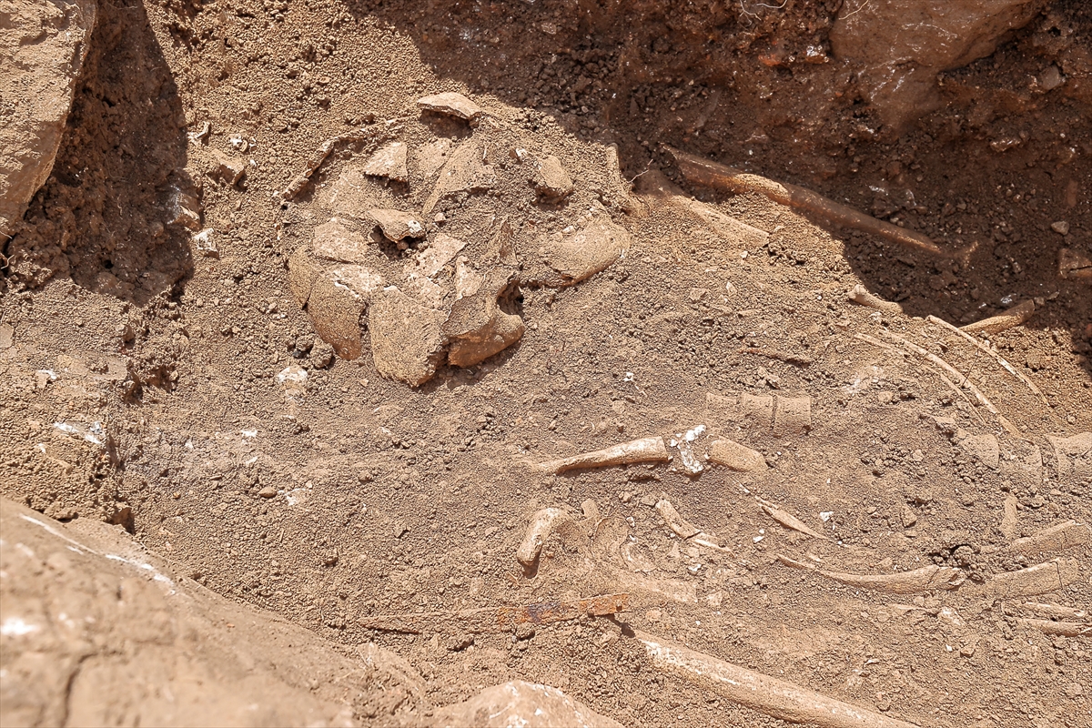 Hattuşa'da 2 bin 300 yıllık yeni mezarlar bulundu