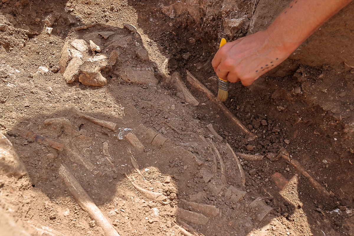 Hattuşa'da 2 bin 300 yıllık yeni mezarlar bulundu