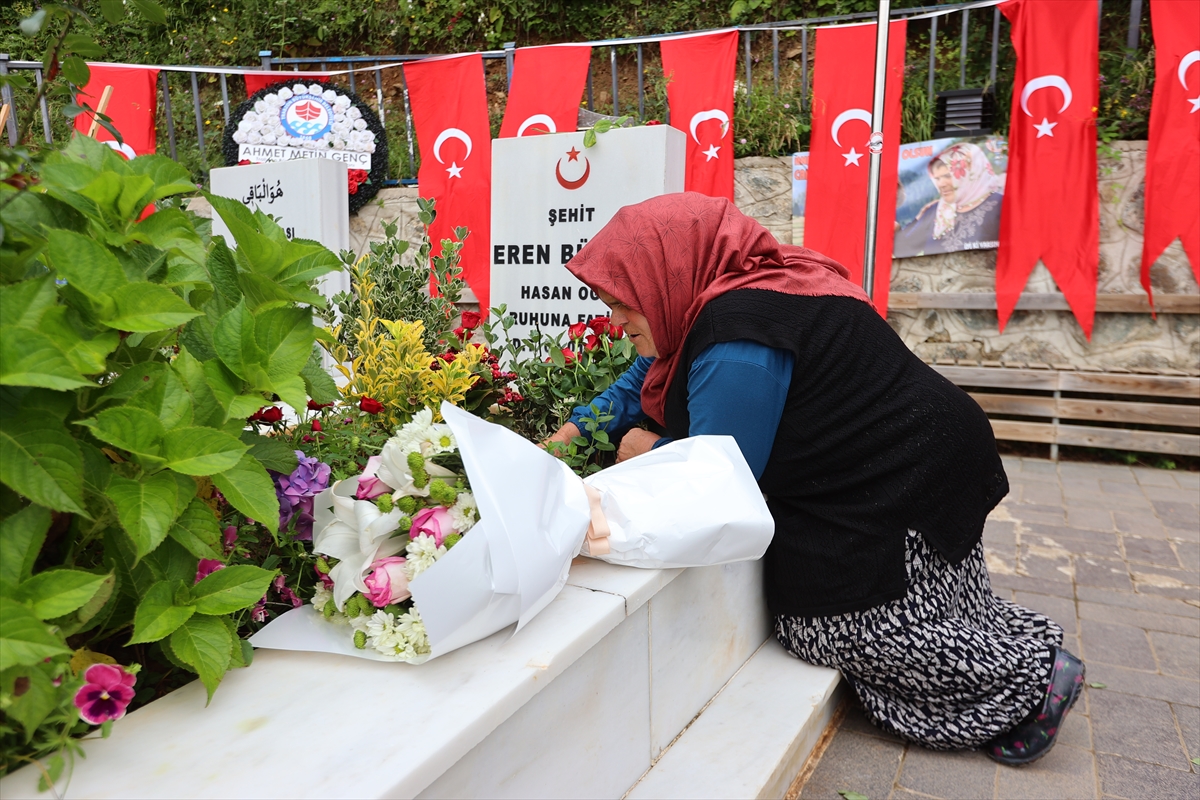Şehit Eren Bülbül 9. yılında anıldı: Anne Ayşe Bülbül konuştu