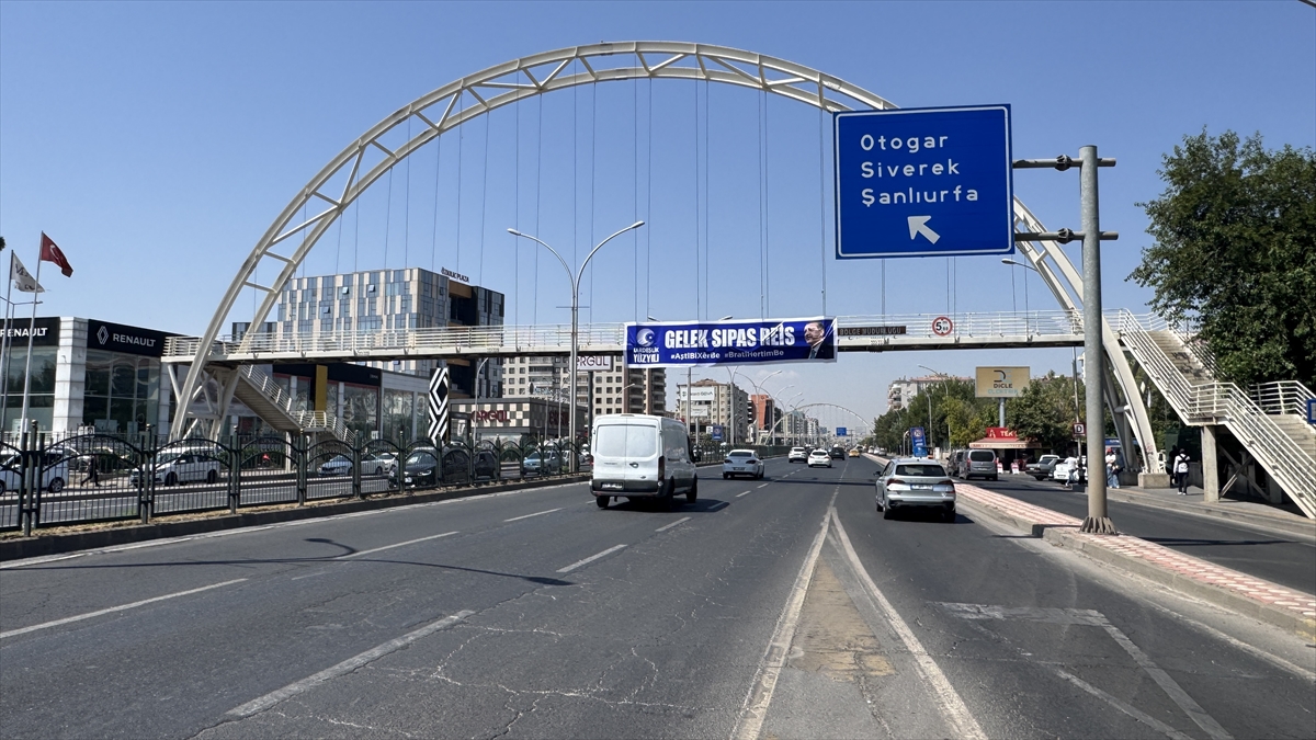 Cumhurbaşkanı Erdoğan'a teşekkür: Diyarbakır'dan pankart