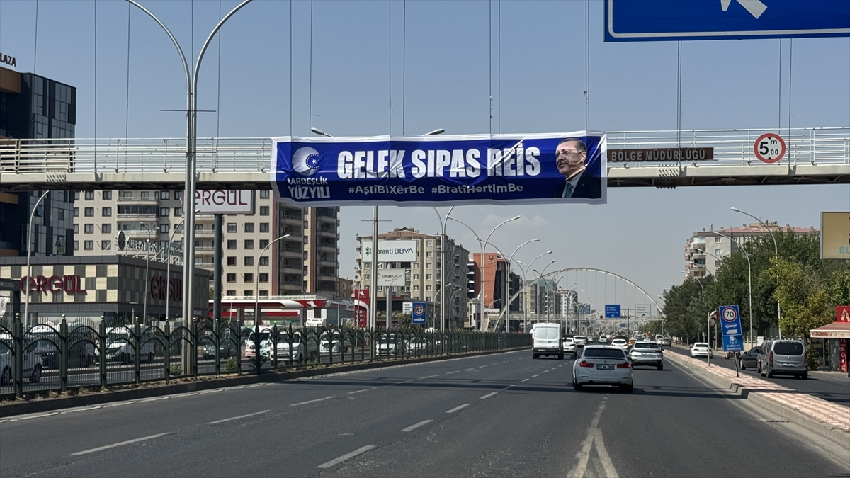 Cumhurbaşkanı Erdoğan'a teşekkür: Diyarbakır'dan pankart