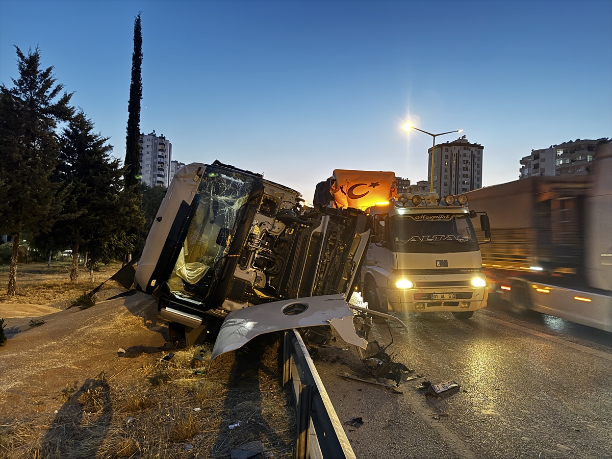 Adana'da 4 aracın karıştığı zincirleme kazada 3 yaralı