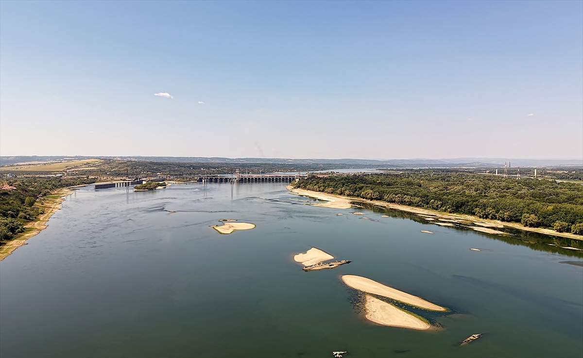 Sırbistan'da Tuna Nehri'nin su seviyesinin düşmesiyle savaş gemisi enkazı yeniden ortaya çıktı