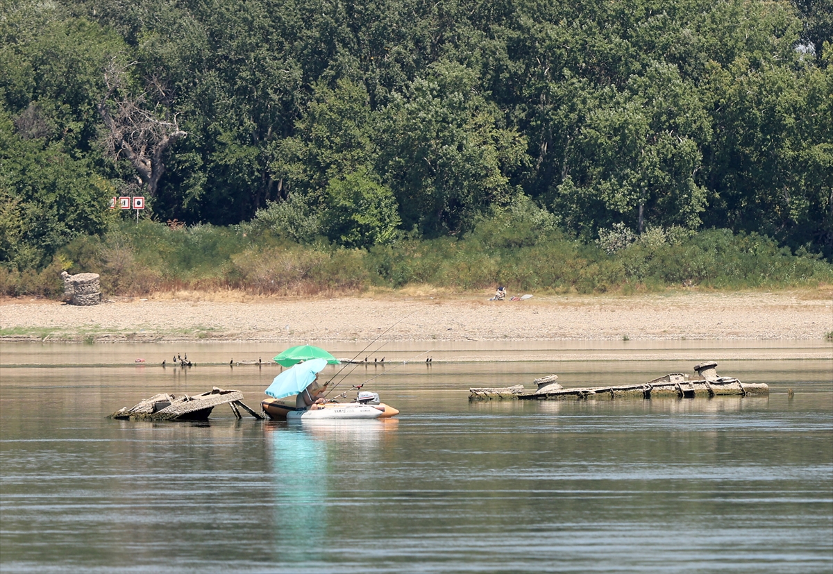 Sırbistan'da Tuna Nehri'nin su seviyesinin düşmesiyle savaş gemisi enkazı yeniden ortaya çıktı