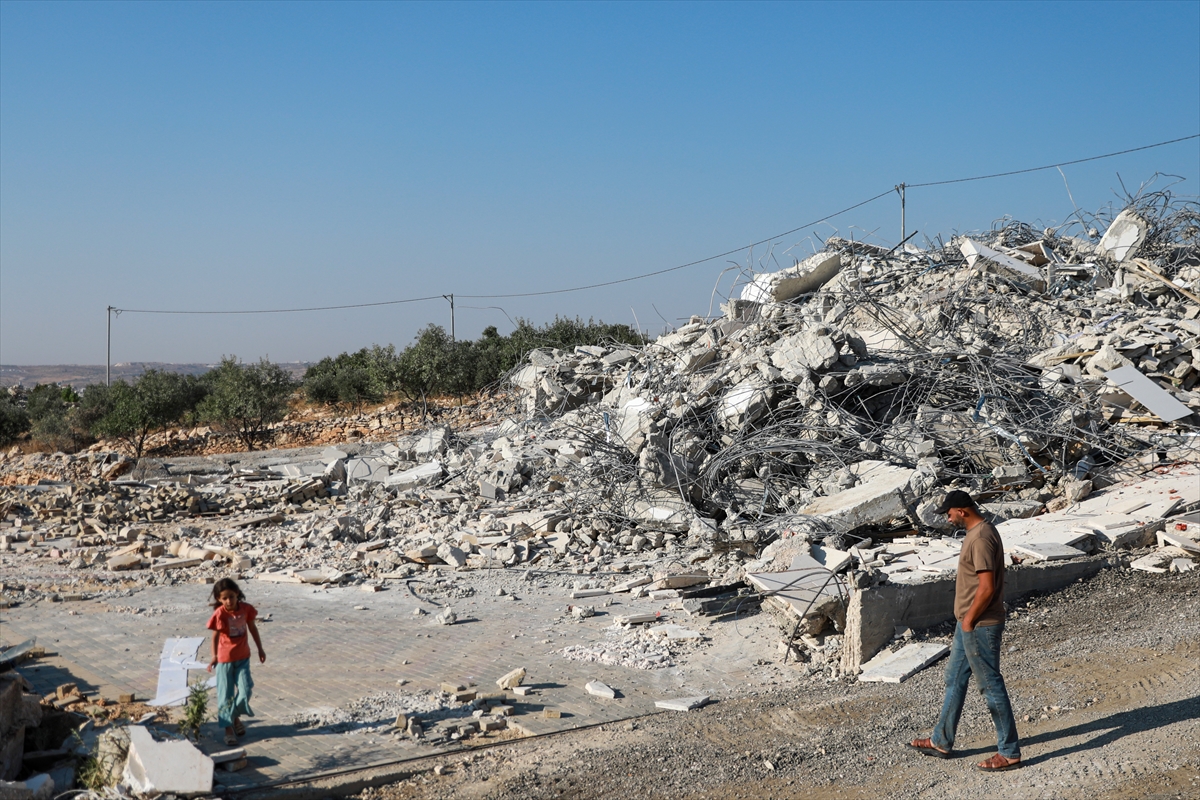 İsrail ordusu Beytüllahim'de Filistinlilere ait üç katlı binayı yıktı