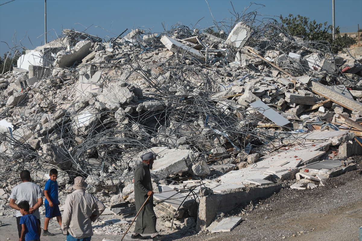 İsrail ordusu Beytüllahim'de Filistinlilere ait üç katlı binayı yıktı