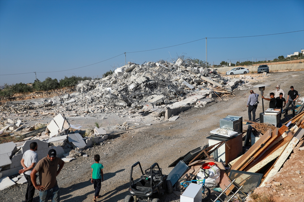 İsrail ordusu Beytüllahim'de Filistinlilere ait üç katlı binayı yıktı