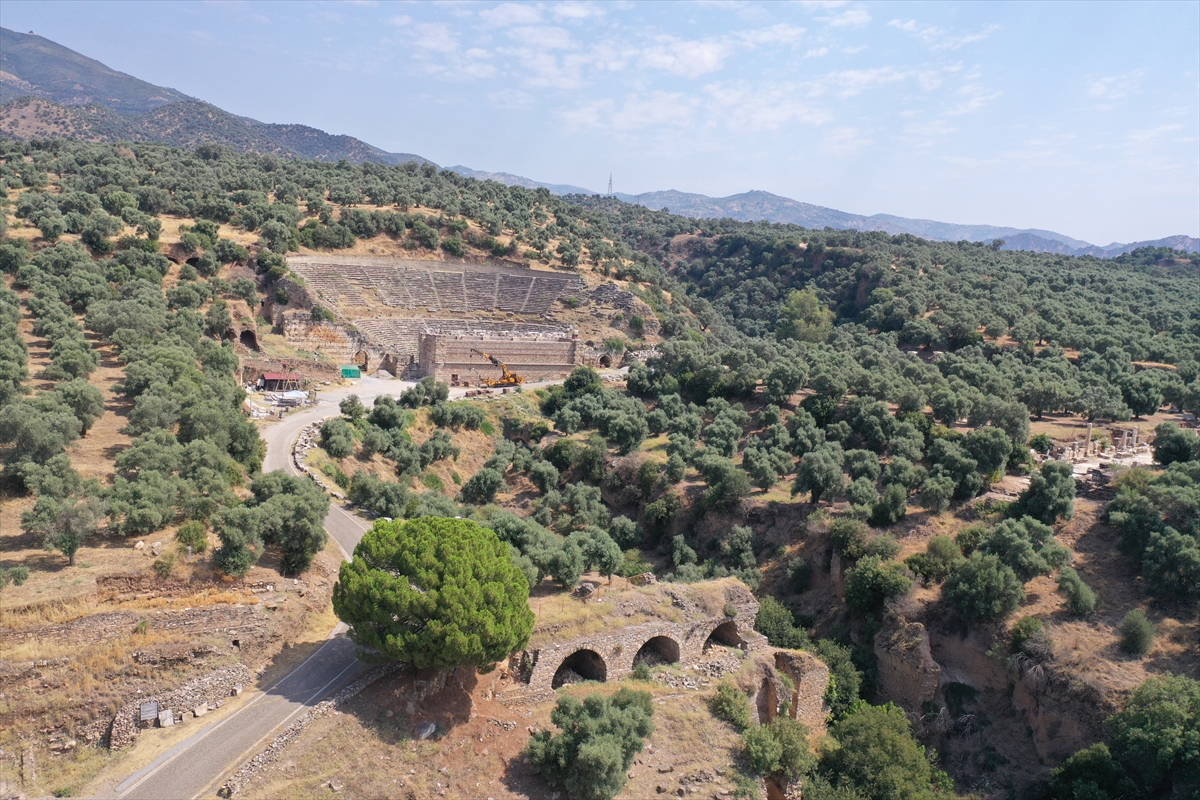 Nysa'da "kente girmeden önce temizlenilen hamam" gün yüzüne çıkıyor