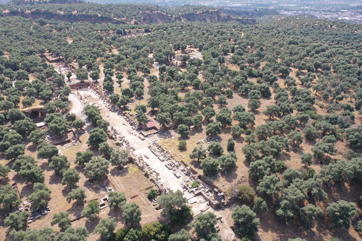 Nysa'da "kente girmeden önce temizlenilen hamam" gün yüzüne çıkıyor