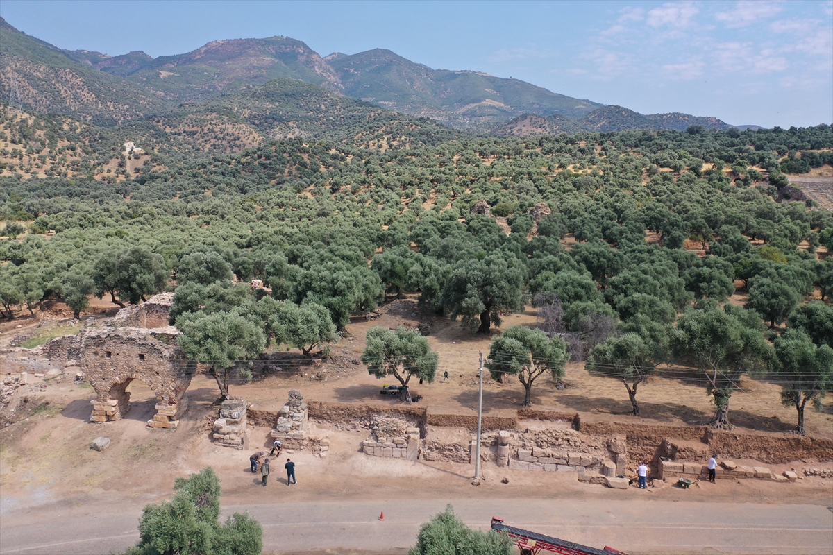 Nysa'da "kente girmeden önce temizlenilen hamam" gün yüzüne çıkıyor