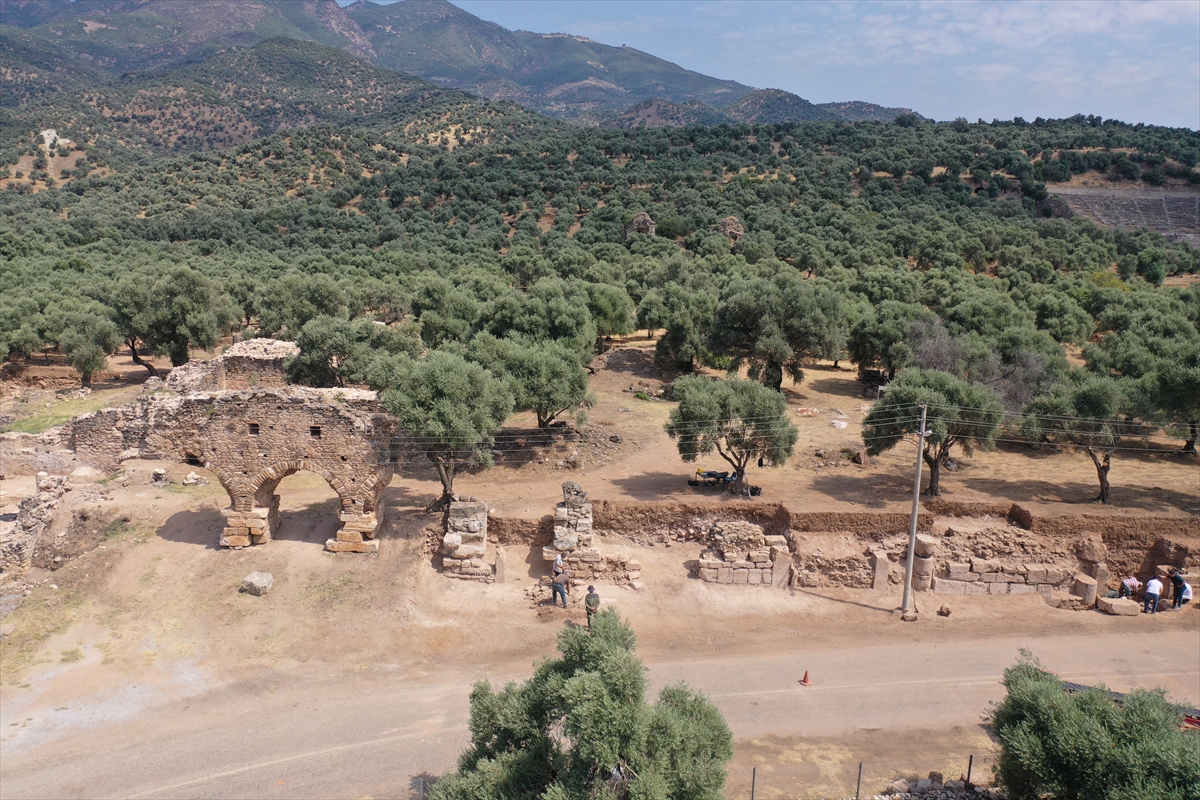 Nysa'da "kente girmeden önce temizlenilen hamam" gün yüzüne çıkıyor