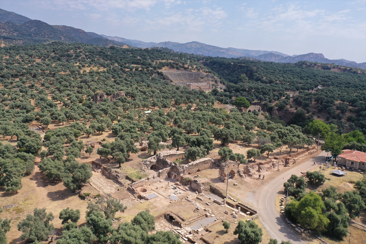 Nysa'da "kente girmeden önce temizlenilen hamam" gün yüzüne çıkıyor