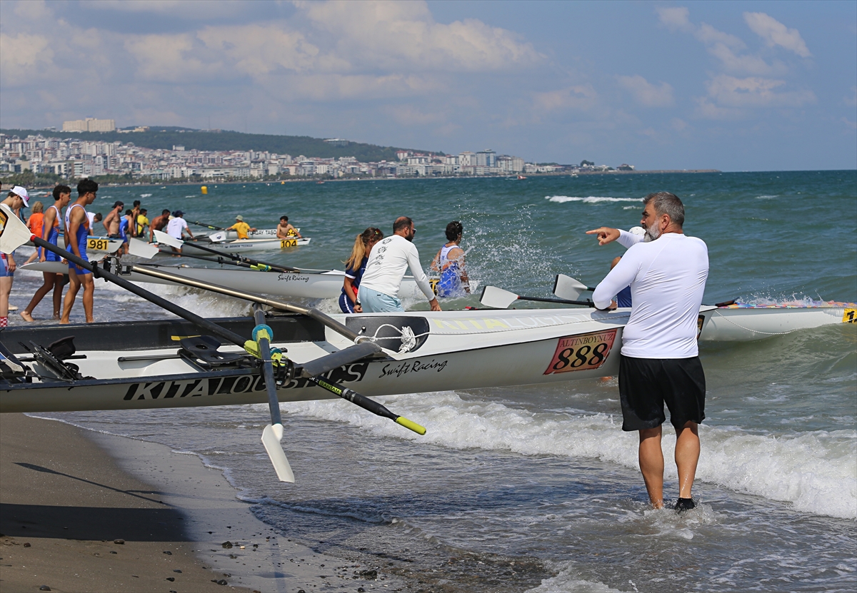 Samsun'da Deniz Küreği Türkiye Şampiyonası devam ediyor