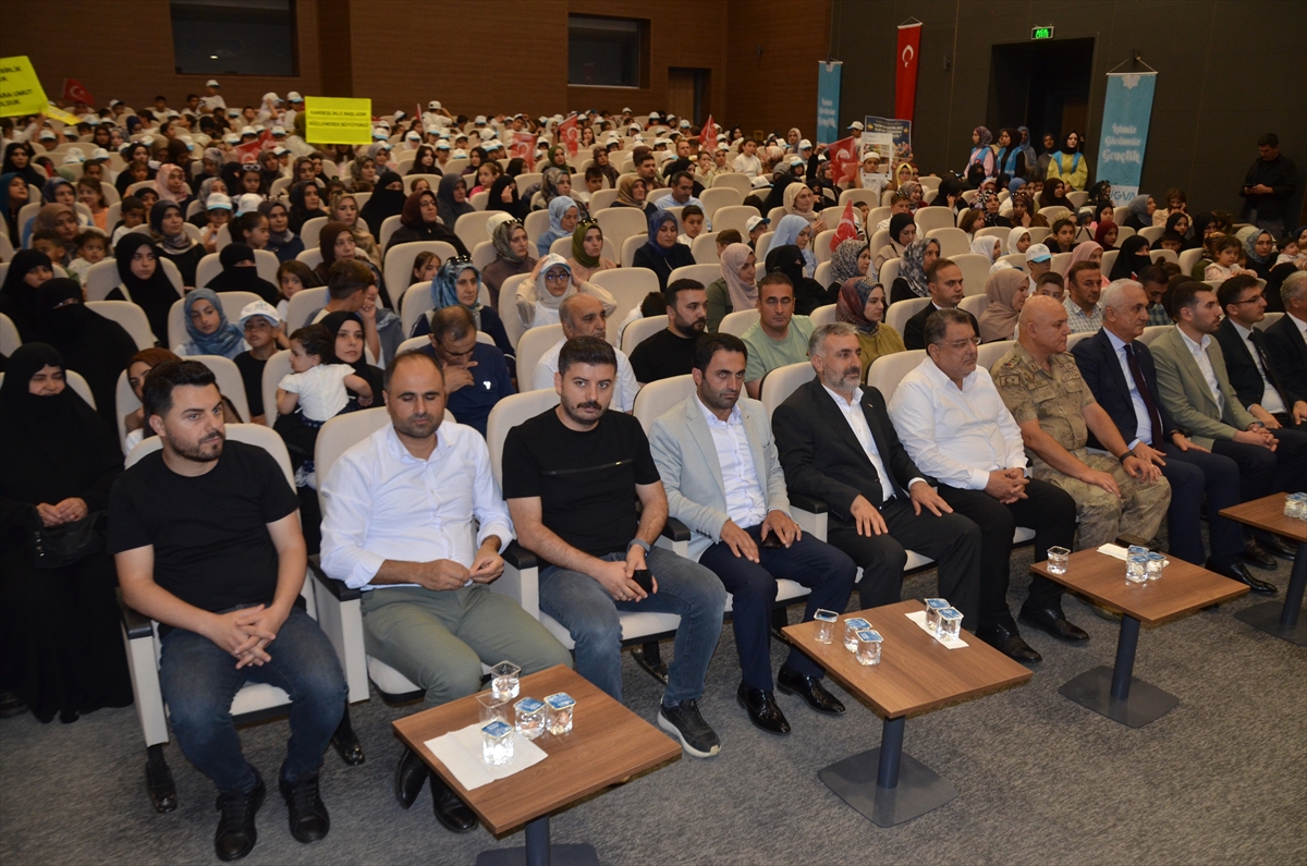 Muş'ta TÜGVA Yaz Okulu kapanışı: 8 bin 200 öğrenci katıldı