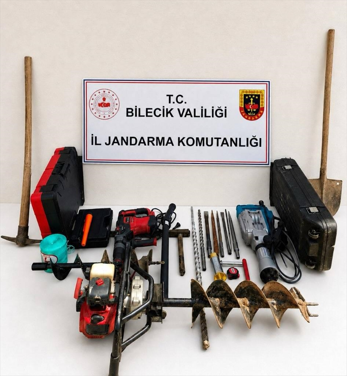 Bilecik Söğüt'te kaçak kazı yapan 5 kişi suçüstü yakalandı