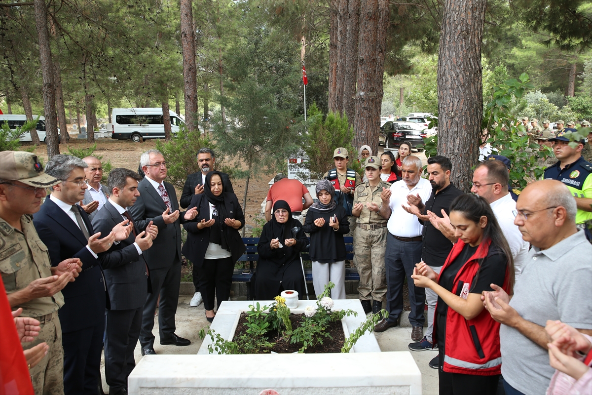 Şehit Ferhat Gedik: Hatay'daki kabri başında anıldı