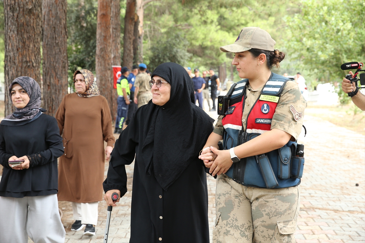 Şehit Ferhat Gedik: Hatay'daki kabri başında anıldı