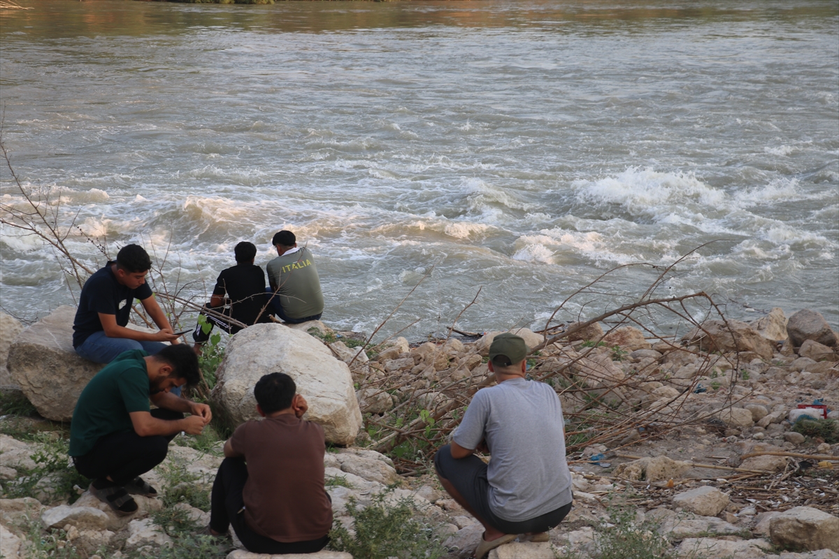Adana Ceyhan Nehri'nde kaybolan 2 çocuğu arama sürüyor