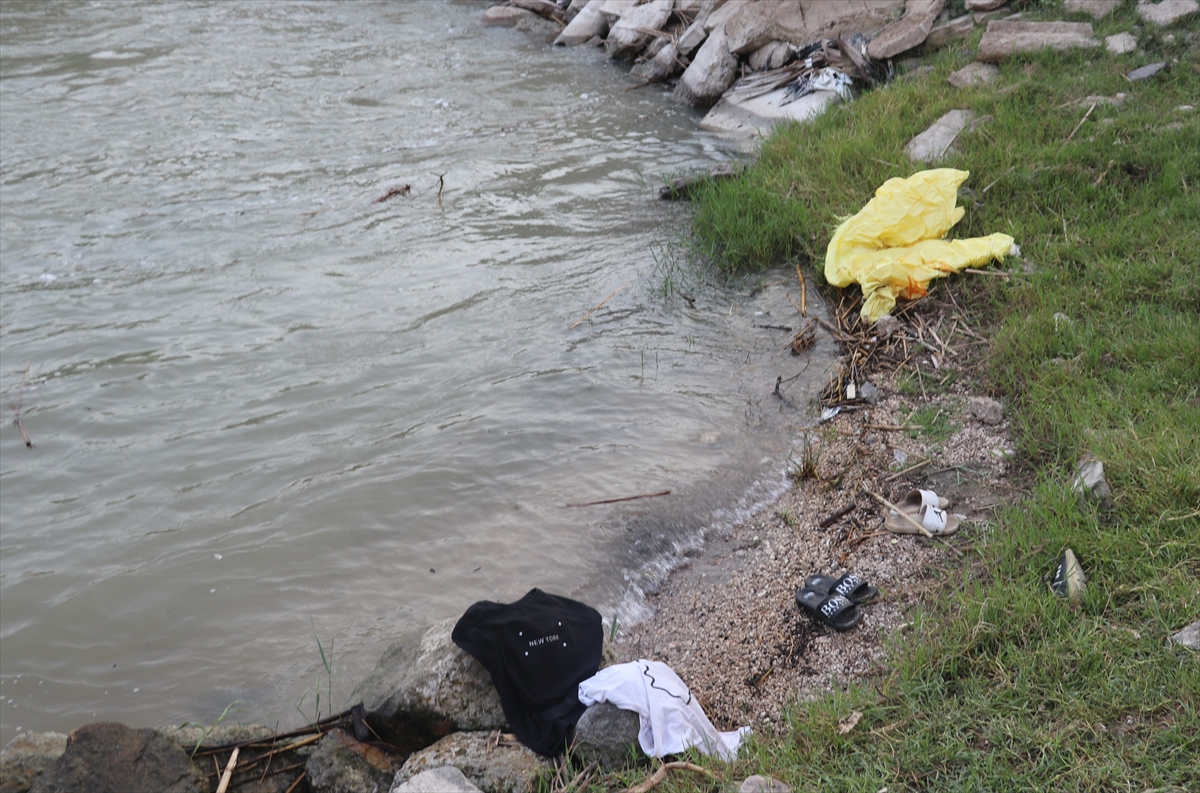 Adana Ceyhan Nehri'nde kaybolan 2 çocuğu arama sürüyor