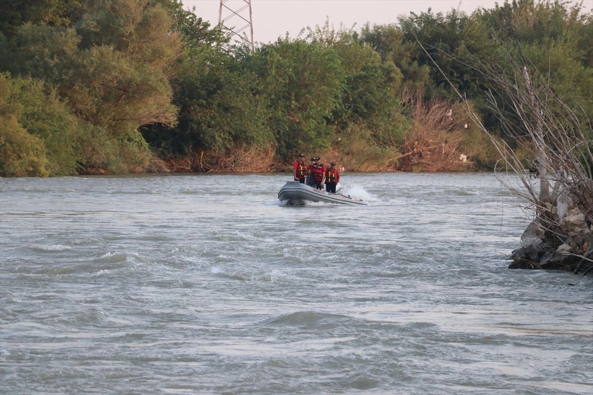 Adana Ceyhan Nehri'nde kaybolan 2 çocuğu arama sürüyor