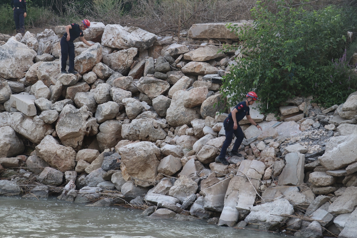 Adana Ceyhan Nehri'nde kaybolan 2 çocuğu arama sürüyor
