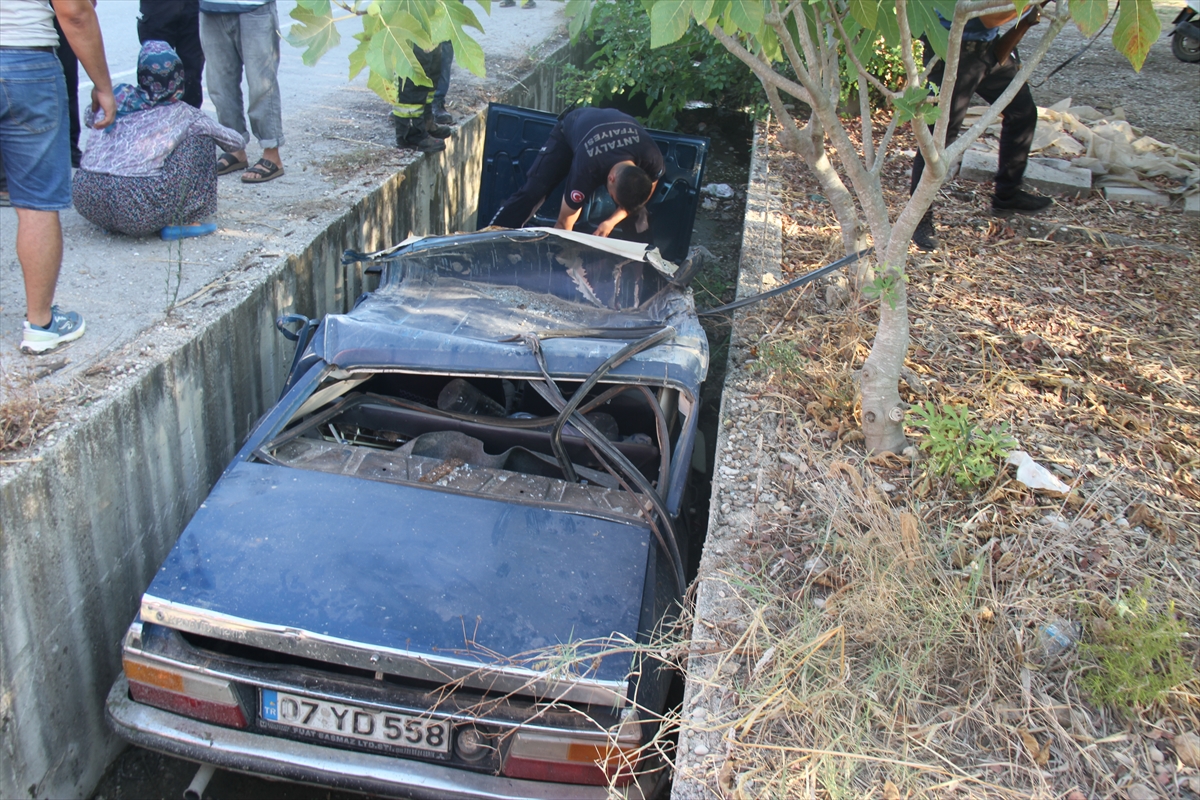 Antalya Serik'te otomobil sulama kanalına düştü: Sürücü ağır yaralı