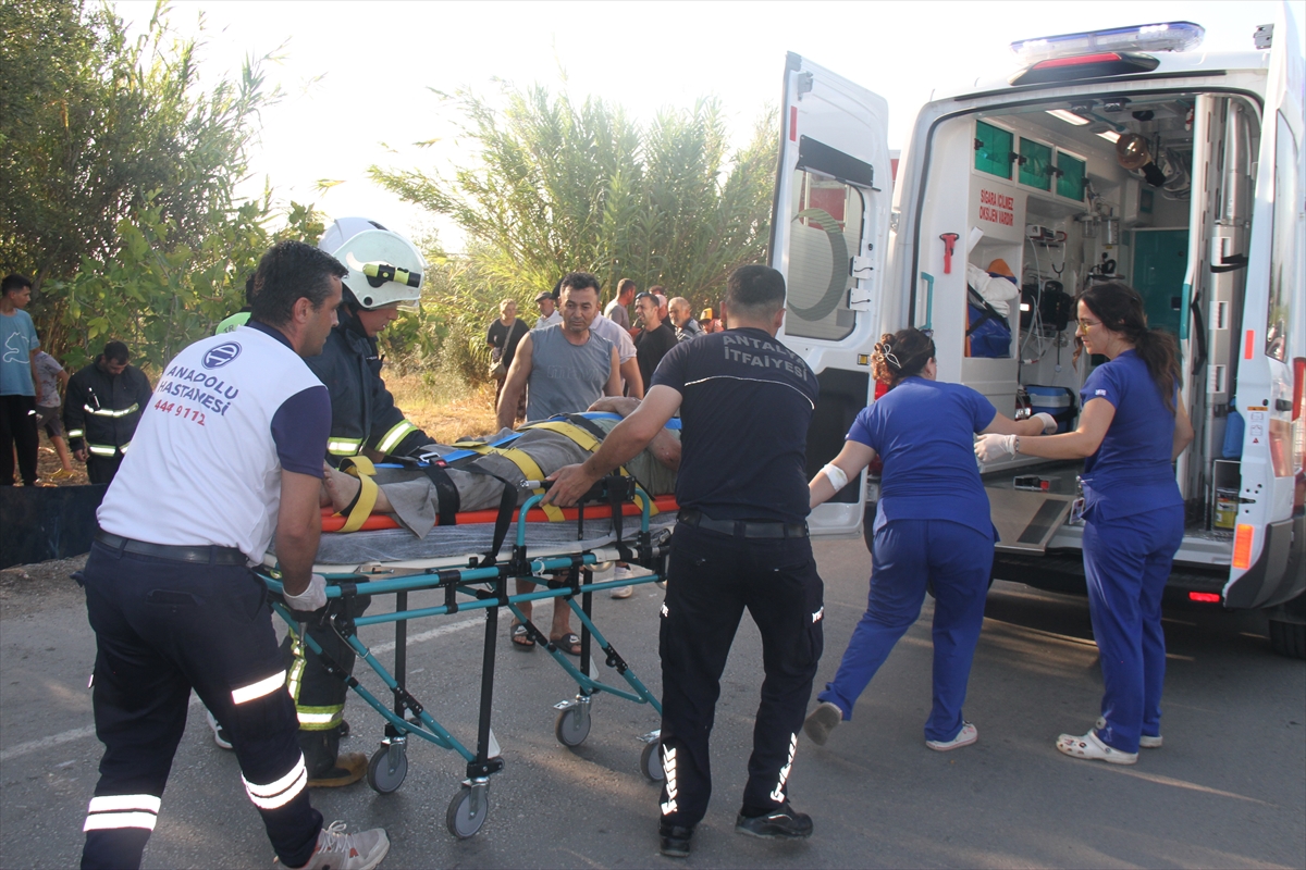 Antalya Serik'te otomobil sulama kanalına düştü: Sürücü ağır yaralı
