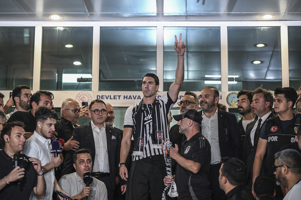 Beşiktaş, Dusan Vlahovic'i İstanbul'a getirdi