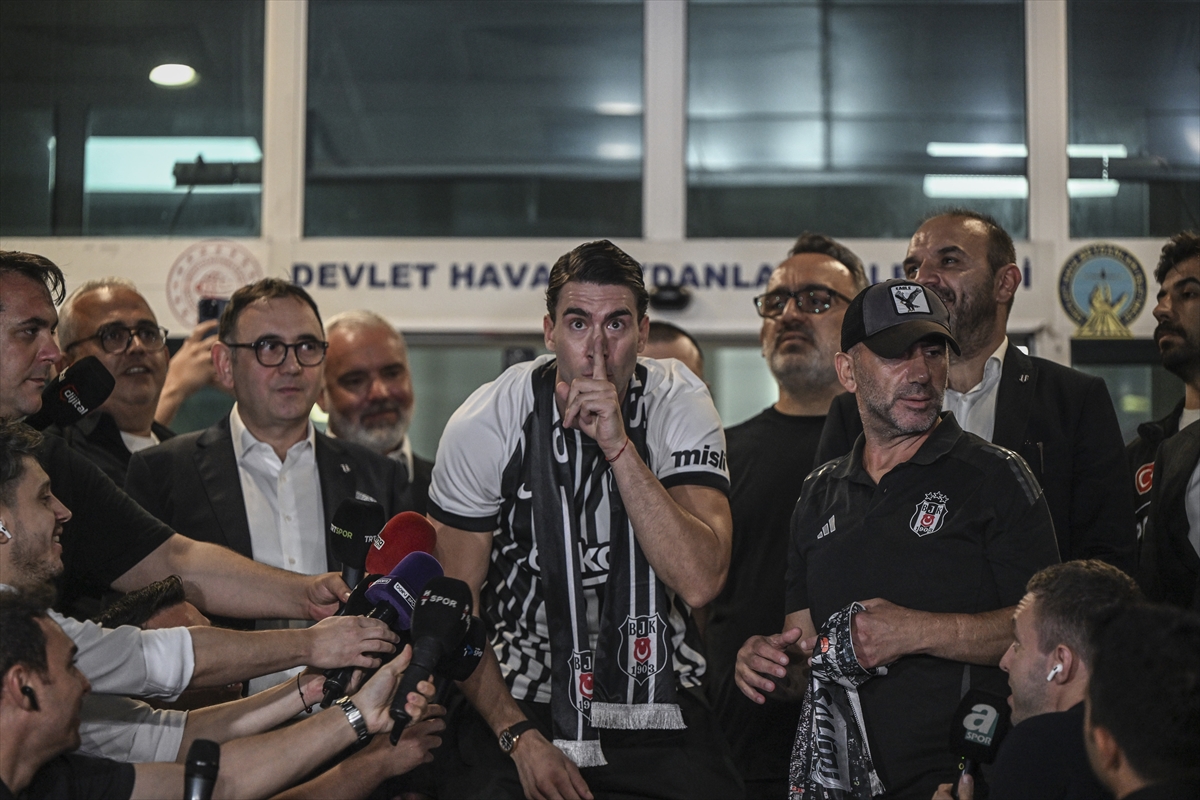 Beşiktaş, Dusan Vlahovic'i İstanbul'a getirdi