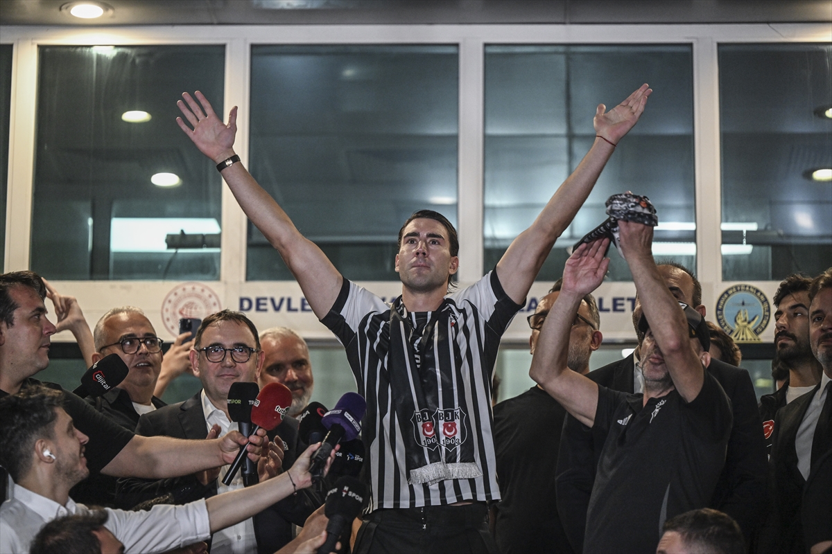 Beşiktaş, Dusan Vlahovic'i İstanbul'a getirdi