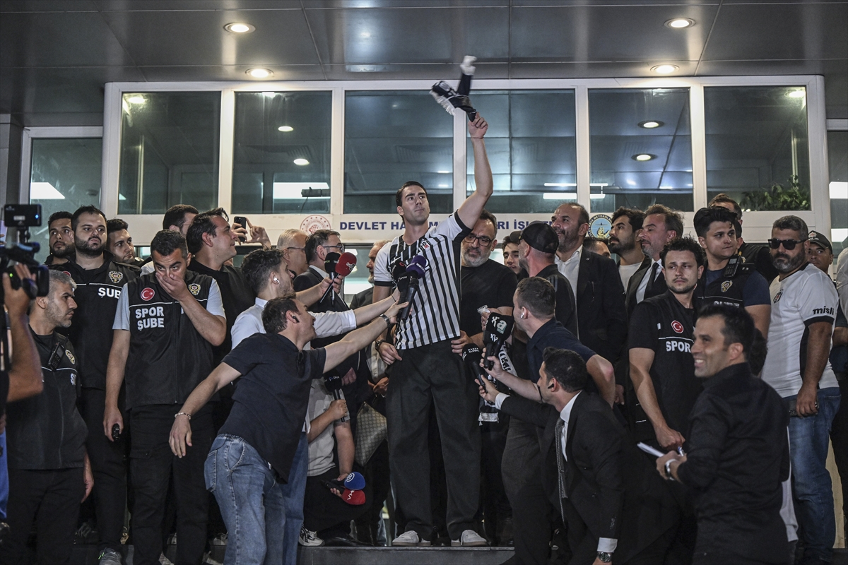 Beşiktaş, Dusan Vlahovic'i İstanbul'a getirdi