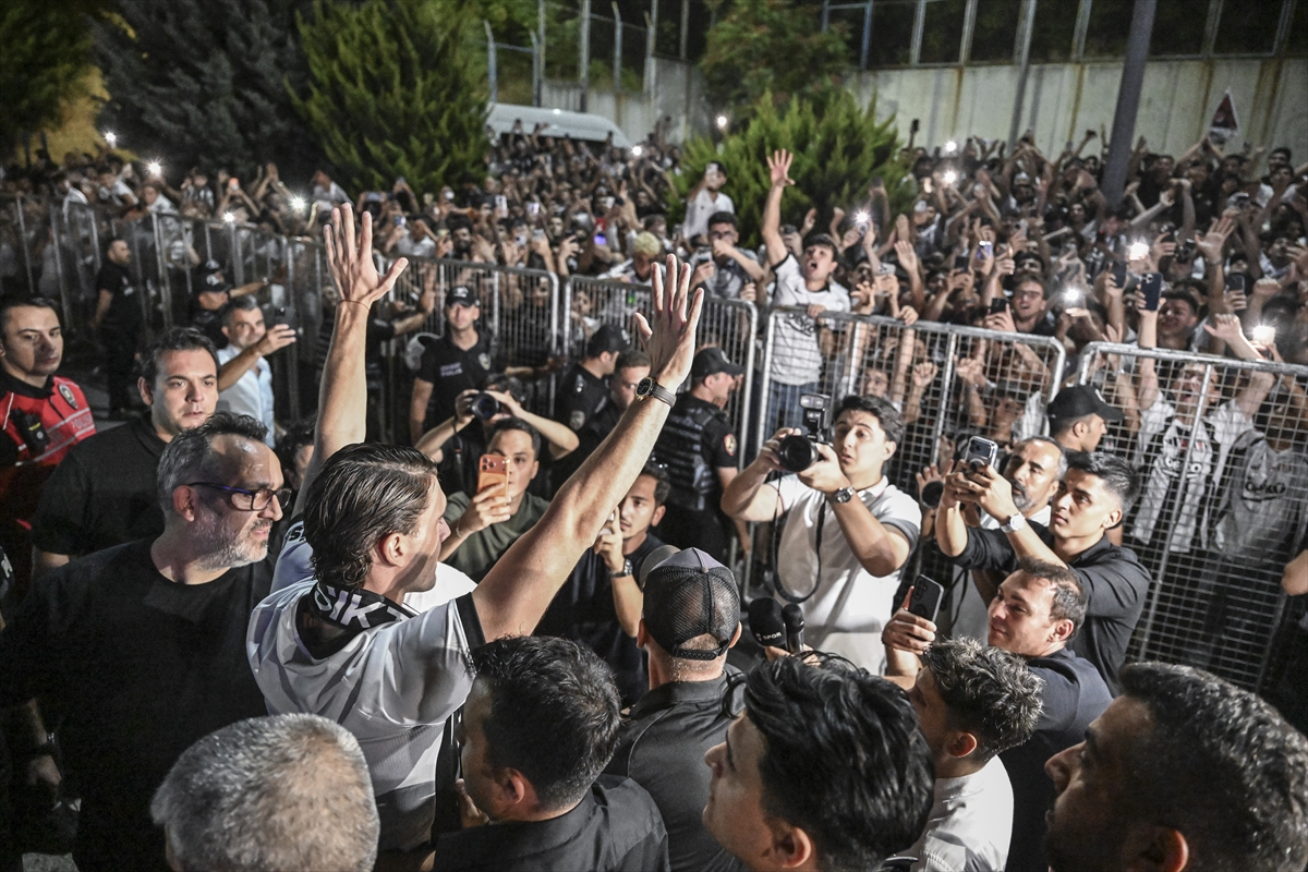 Beşiktaş, Dusan Vlahovic'i İstanbul'a getirdi