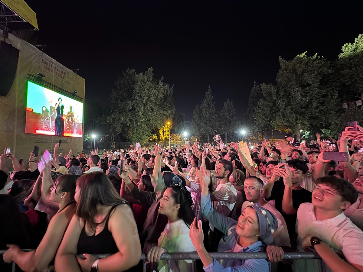 Aydilge: Kahramanmaraş'ta Uluslararası Fuar'da sahne aldı