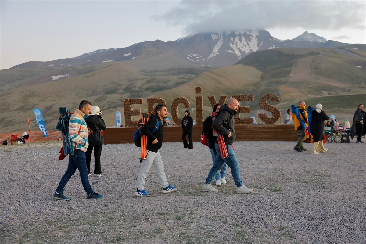 Erciyes'te Perseid meteor yağmuru: Gökyüzü tutkunları izledi