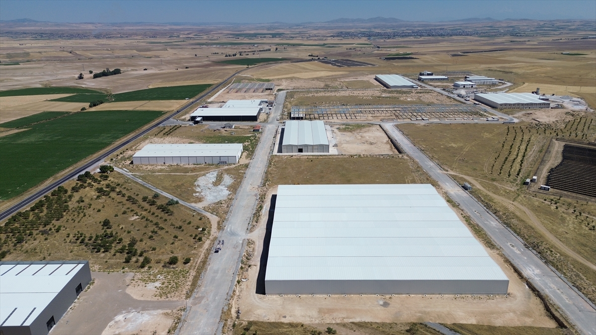 Yozgat'ta bir bölümünde üretime başlanan OSB'nin 7 bin kişiye istihdam sağlaması planlanıyor