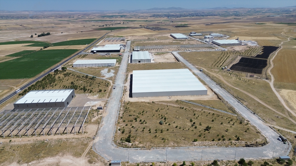 Yozgat'ta bir bölümünde üretime başlanan OSB'nin 7 bin kişiye istihdam sağlaması planlanıyor