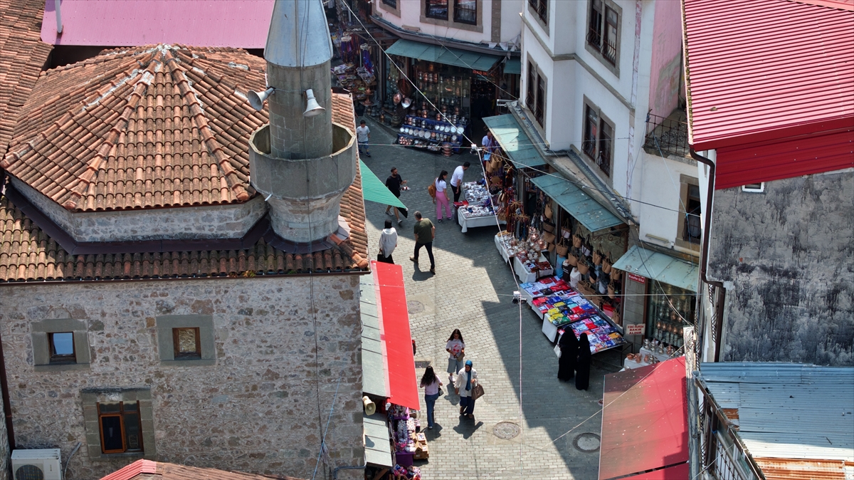 Tarihi Kemeraltı Çarşısı, Trabzon'un ticaret geleneğini yaşatıyor