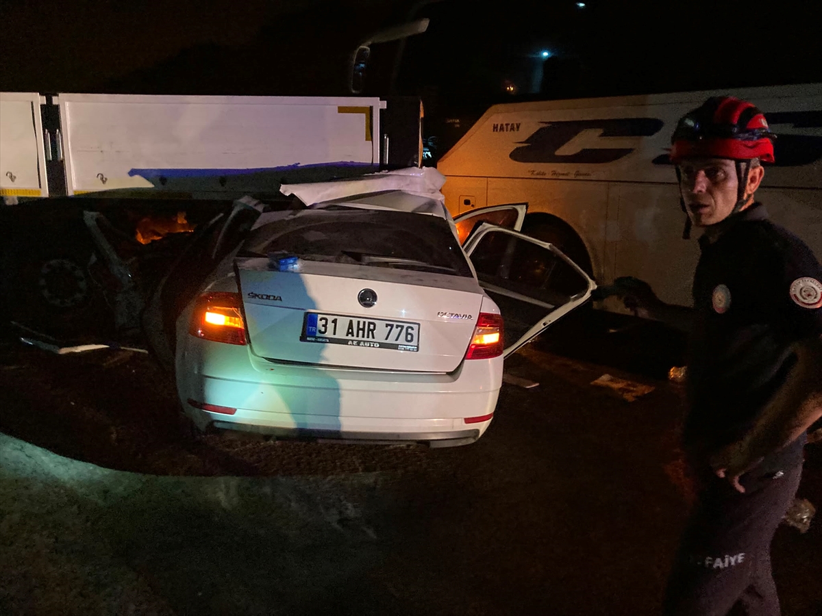Hatay Erzin'de zincirleme kaza: 2 kişi öldü, 4 yaralı