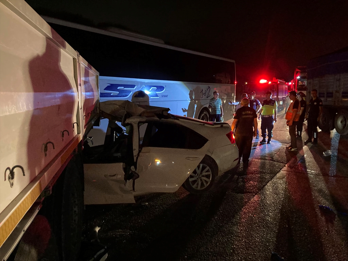 Hatay Erzin'de zincirleme kaza: 2 kişi öldü, 4 yaralı