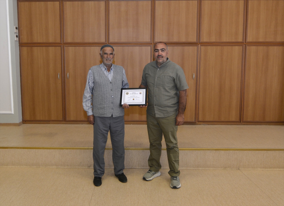 Edirne'de yeni mahsul ayçiçeği kilogramı 66,60 liradan satıldı