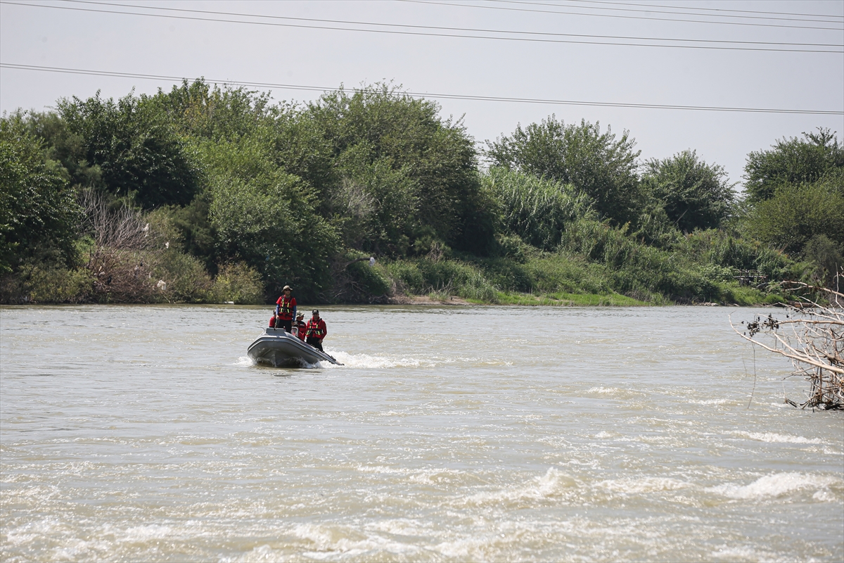 GÜNCELLEME - Adana'da Ceyhan Nehri'nde kaybolan 2 çocuktan 1'inin cesedine ulaşıldı