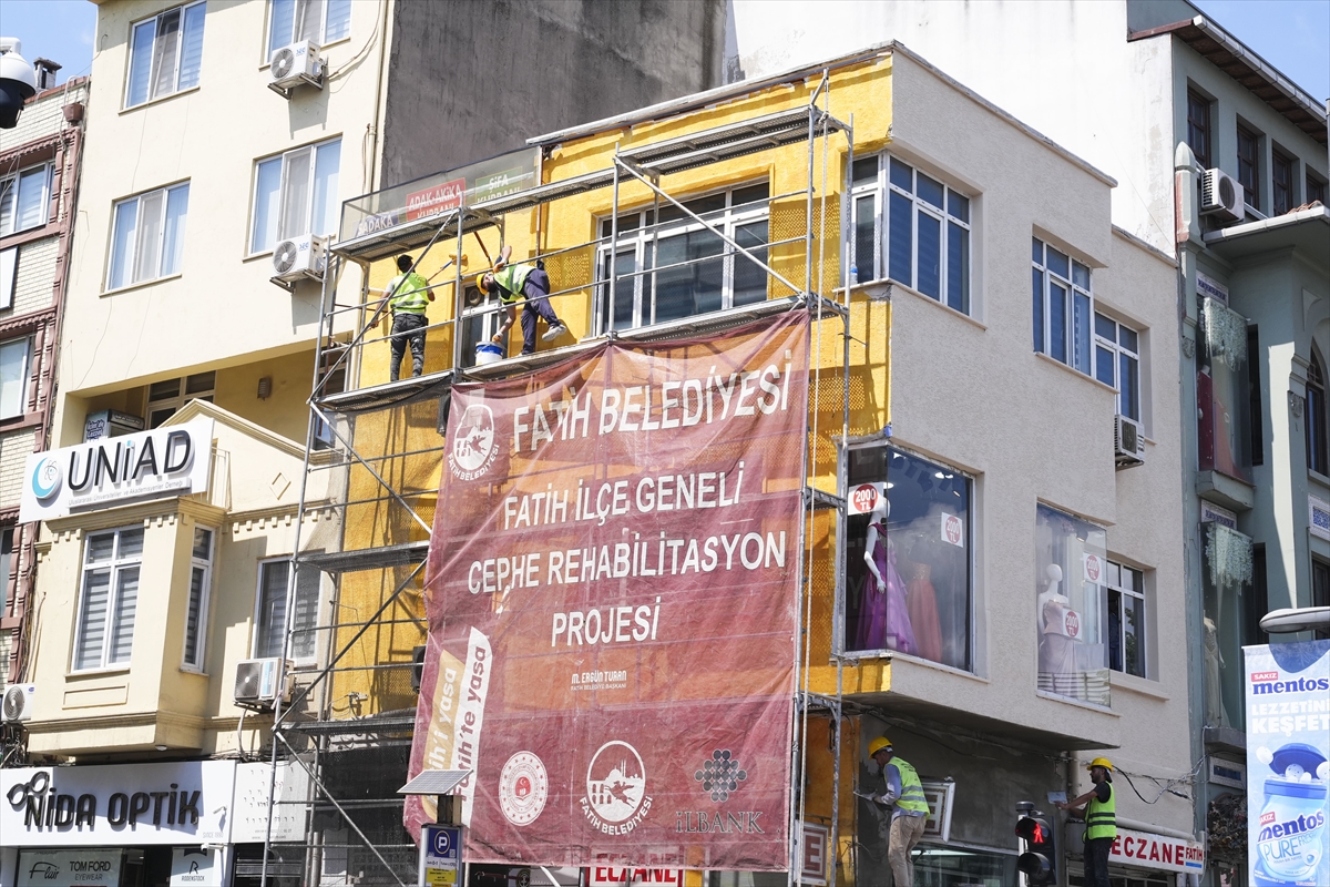 Fatih'te tarihi caddelerin çehresi cephe rehabilitasyonuyla yenileniyor