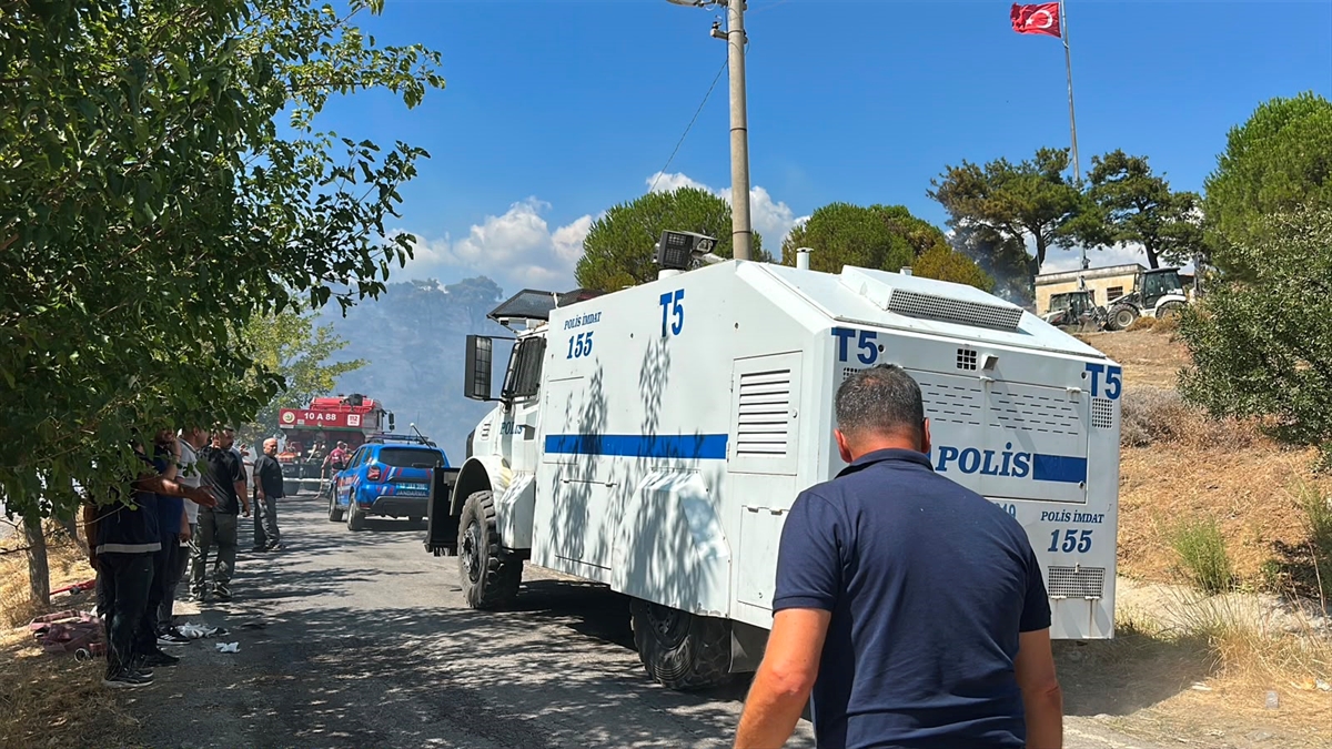Balıkesir Edremit'te orman yangını: Ekipler müdahale ediyor