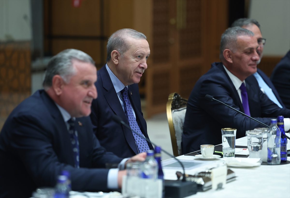Cumhurbaşkanı Erdoğan, Süper Lig'e yükselen takımları kabul etti: