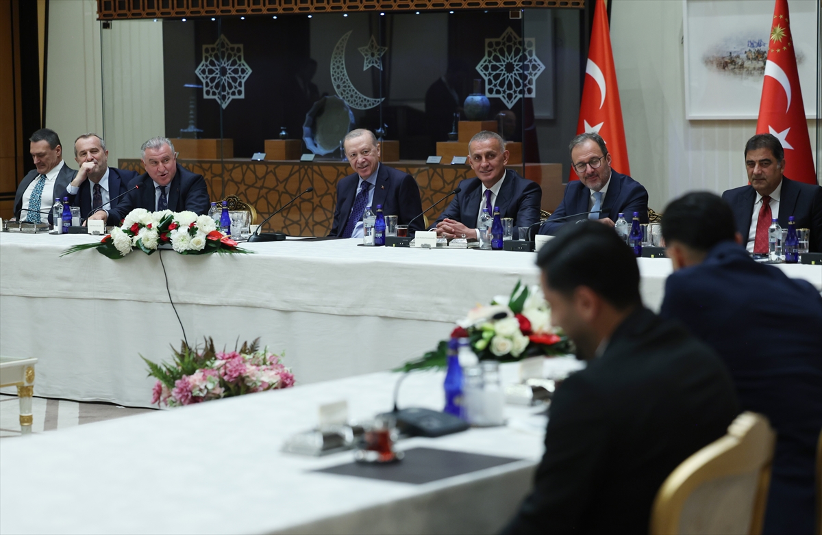 Cumhurbaşkanı Erdoğan, Süper Lig'e yükselen takımları kabul etti: